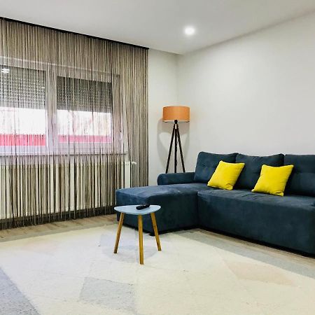 Comfy Apartment - Free Private Parking,Ac,Wi-Fi Карей Екстериор снимка