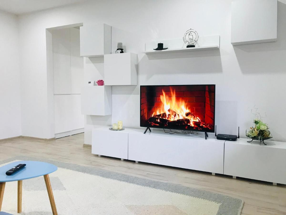 Comfy Apartment - Free Private Parking,Ac,Wi-Fi Карей Екстериор снимка