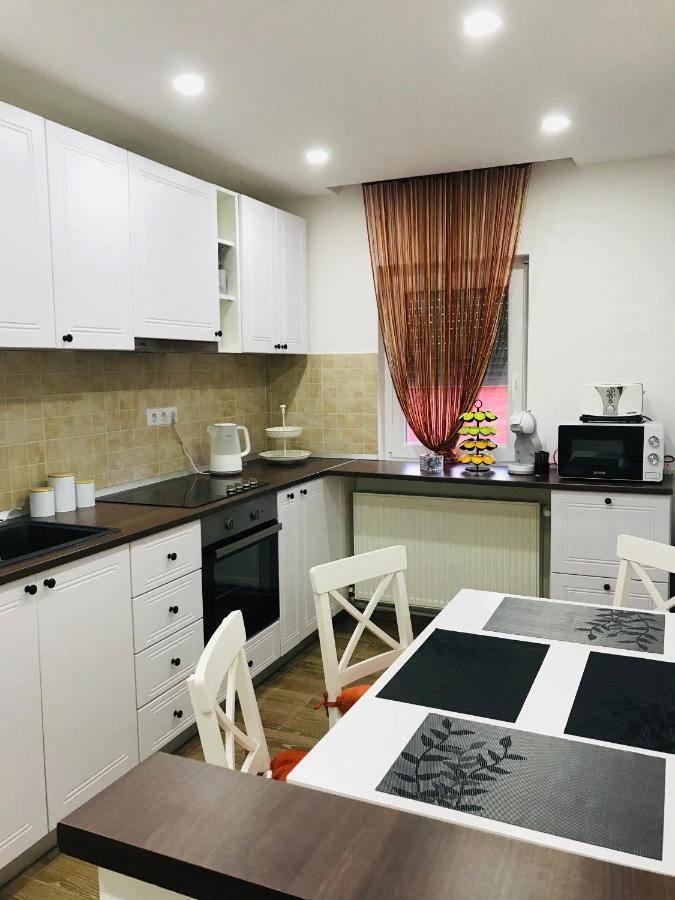 Comfy Apartment - Free Private Parking,Ac,Wi-Fi Карей Екстериор снимка