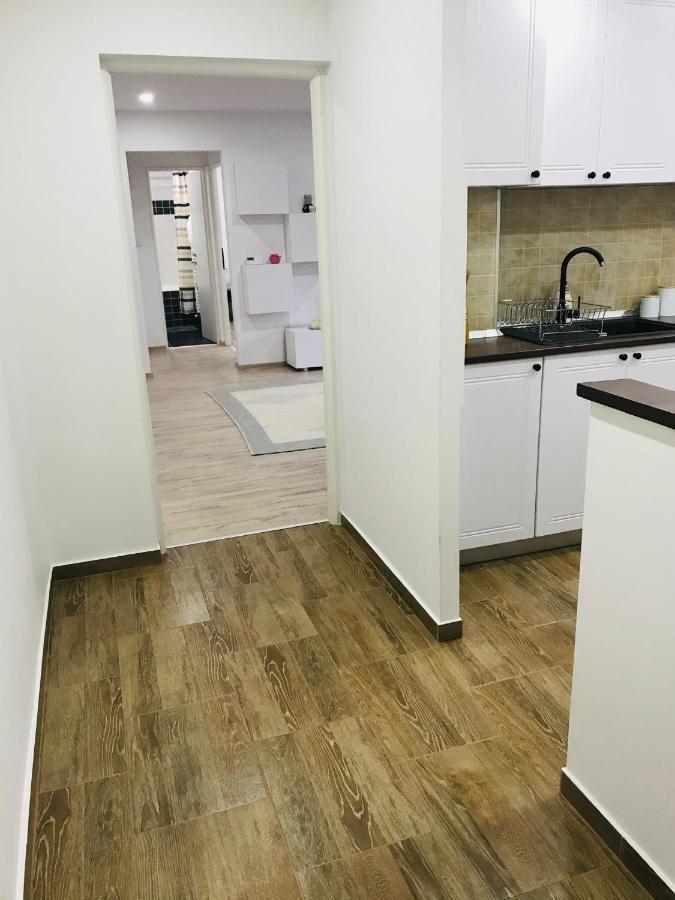 Comfy Apartment - Free Private Parking,Ac,Wi-Fi Карей Екстериор снимка