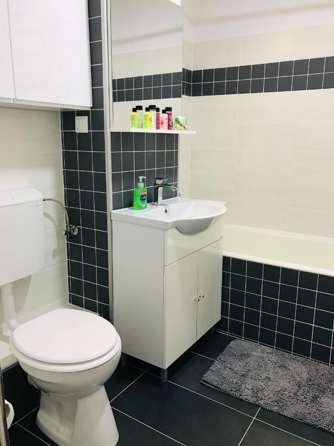 Comfy Apartment - Free Private Parking,Ac,Wi-Fi Карей Екстериор снимка