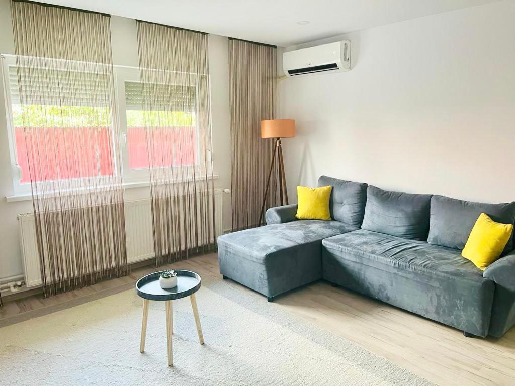 Comfy Apartment - Free Private Parking,Ac,Wi-Fi Карей Екстериор снимка