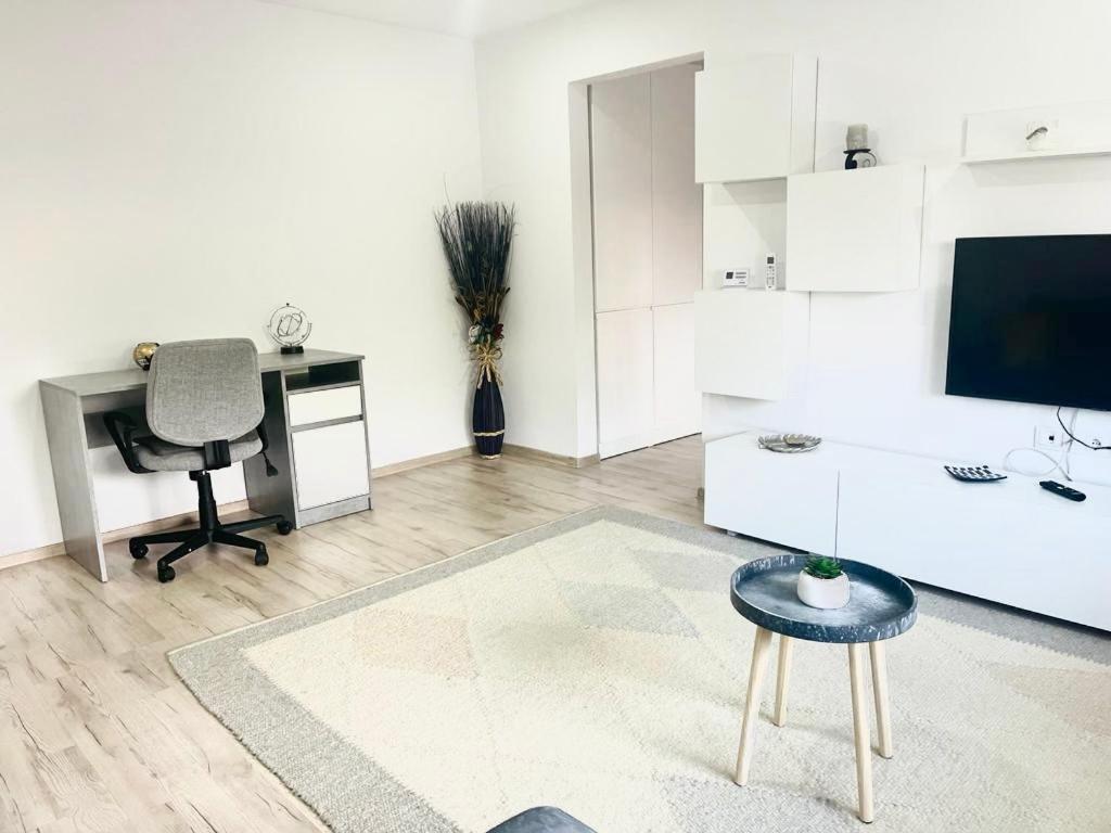 Comfy Apartment - Free Private Parking,Ac,Wi-Fi Карей Екстериор снимка